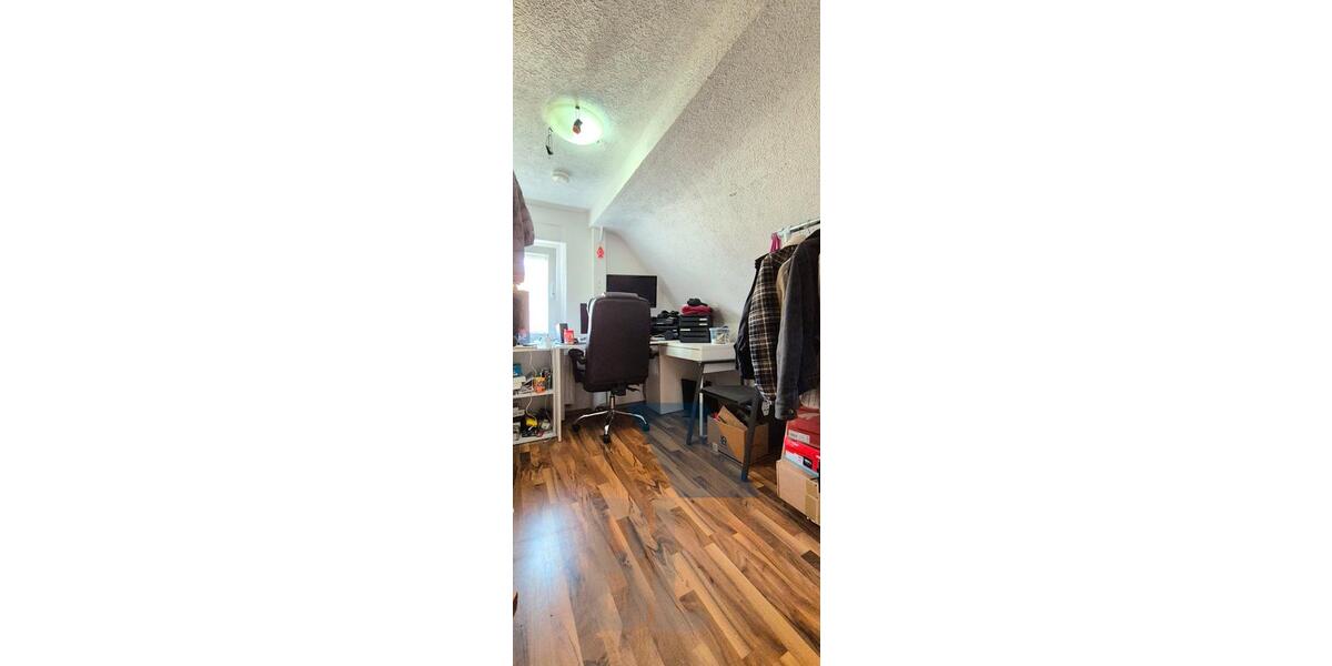 Mehrfamilienhaus, Wohnhaus Stuttgart Zuffenhausen - 8 Zimmer, 185 m&sup2;, 3.399&euro; | Angebot:23740226