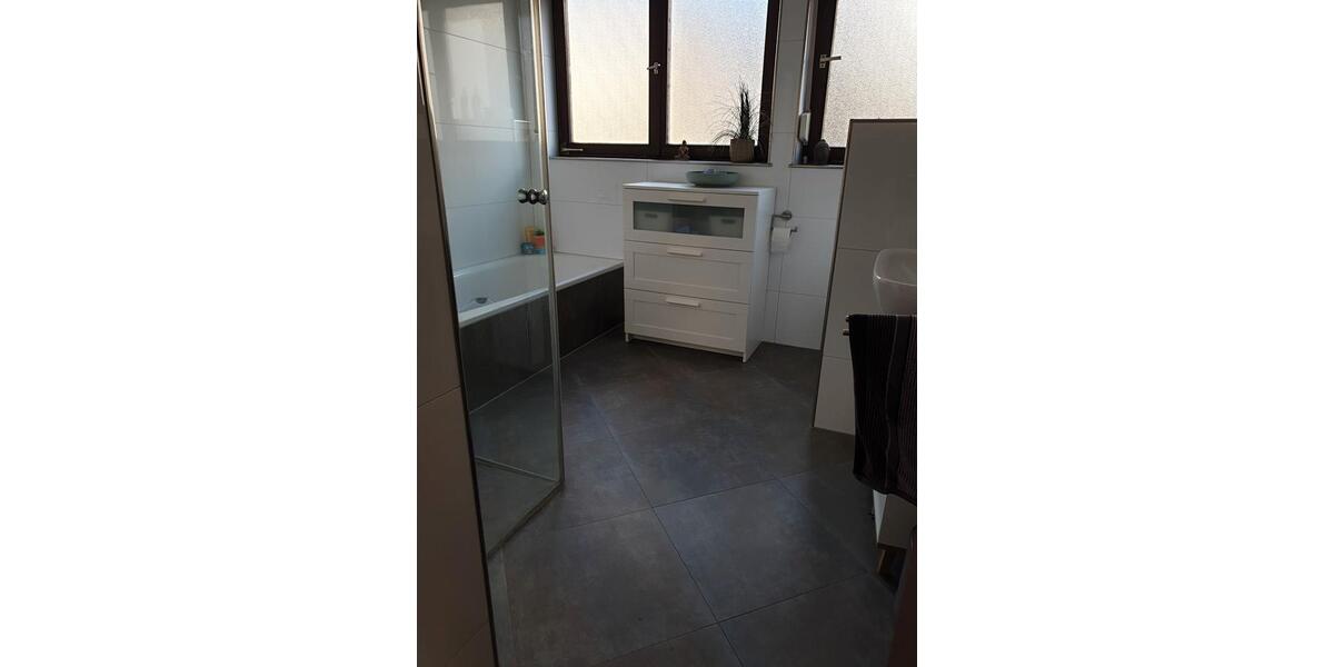 Erdgeschoßwohnung Schwieberdingen - 4 Zimmer, 96 m&sup2;, 1.400&euro; | Angebot:26415133