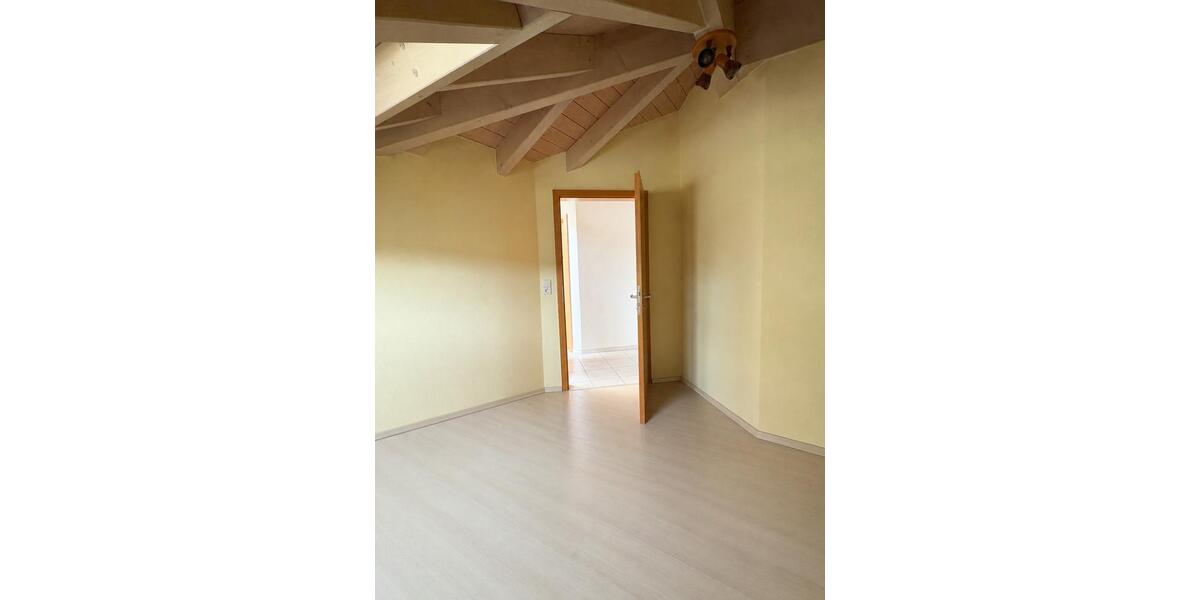 Dachgeschoßwohnung Vaihingen an der Enz - 3 Zimmer, 90 m&sup2;, 1.350&euro; | Angebot:27554043