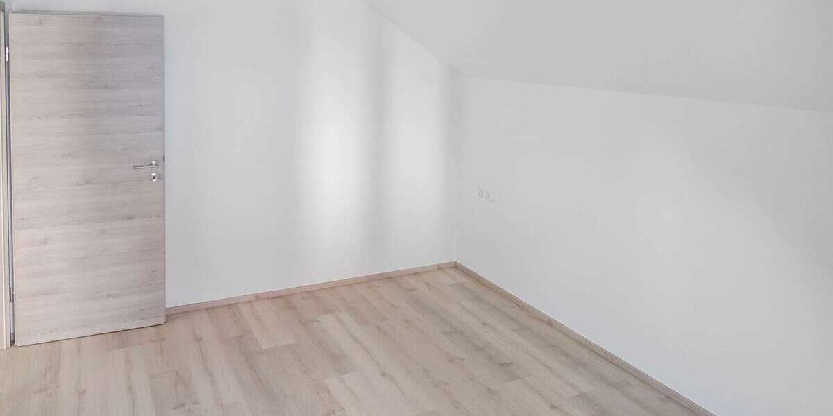 Hochwertig sanierte 2-Zimmer-Dachgeschosswohnung mit Balkon - 2- Esslingen am Neckar Oberesslingen | Angebot:27517943
