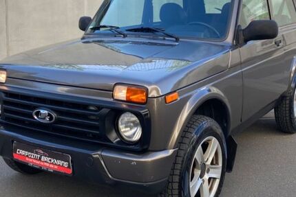 Lada Niva 72.000 km 10.500 &euro; Backnang 71522