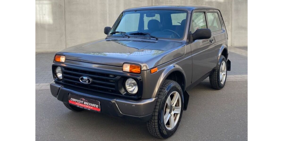 Lada Niva 72.000 km 10.500 &euro; Backnang 71522