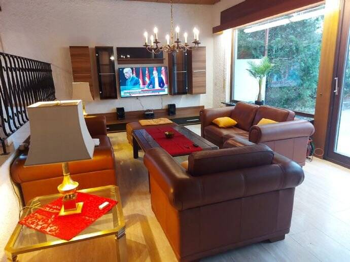 Mehrfamilienhaus, Wohnhaus Leingarten Großgartach - 8 Zimmer, 250 m&sup2;, 2.000&euro; | Angebot:25780397