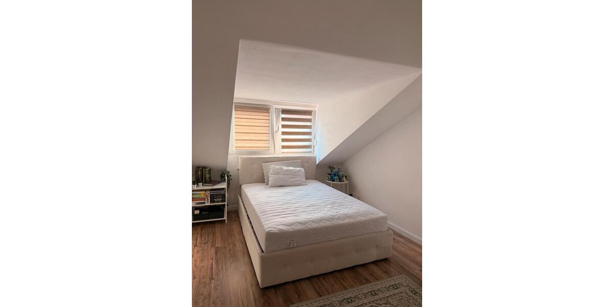 Dachgeschoßwohnung Stuttgart Bad Cannstatt - 3 Zimmer, 60 m&sup2;, 446&euro; | Angebot:27597182