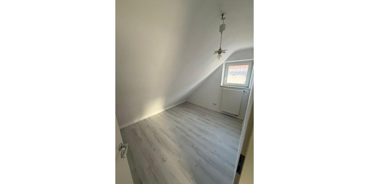 Dachgeschoßwohnung Stuttgart Bad Cannstatt - 2 Zimmer, 42 m&sup2;, 775&euro; | Angebot:25510132