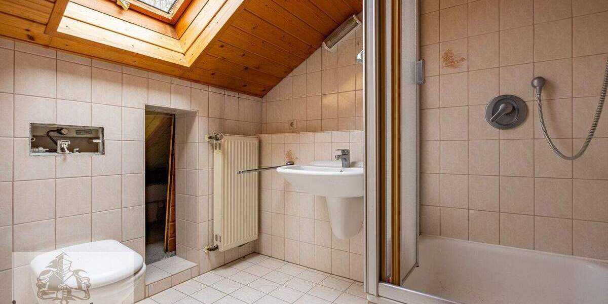 Mehrfamilienhaus, Wohnhaus Leingarten Großgartach - 8 Zimmer, 239 m&sup2;, 660.000&euro; | Angebot:25836707