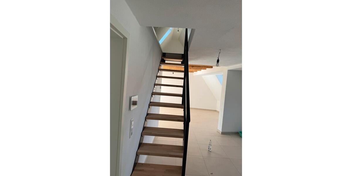 Dachgeschoßwohnung Schorndorf - 4 Zimmer, 100 m&sup2;, 1.350&euro; | Angebot:27569571