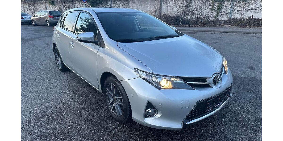 Toyota Auris 137.000 km 7.999 &euro; Möglingen/Ludwigsburg 71696