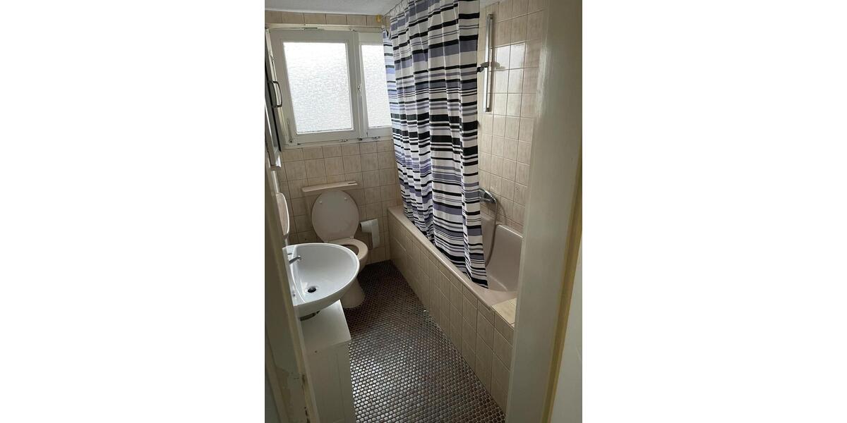 Dachgeschoßwohnung Backnang - 2.5 Zimmer, 60 m&sup2;, 700&euro; | Angebot:27580481