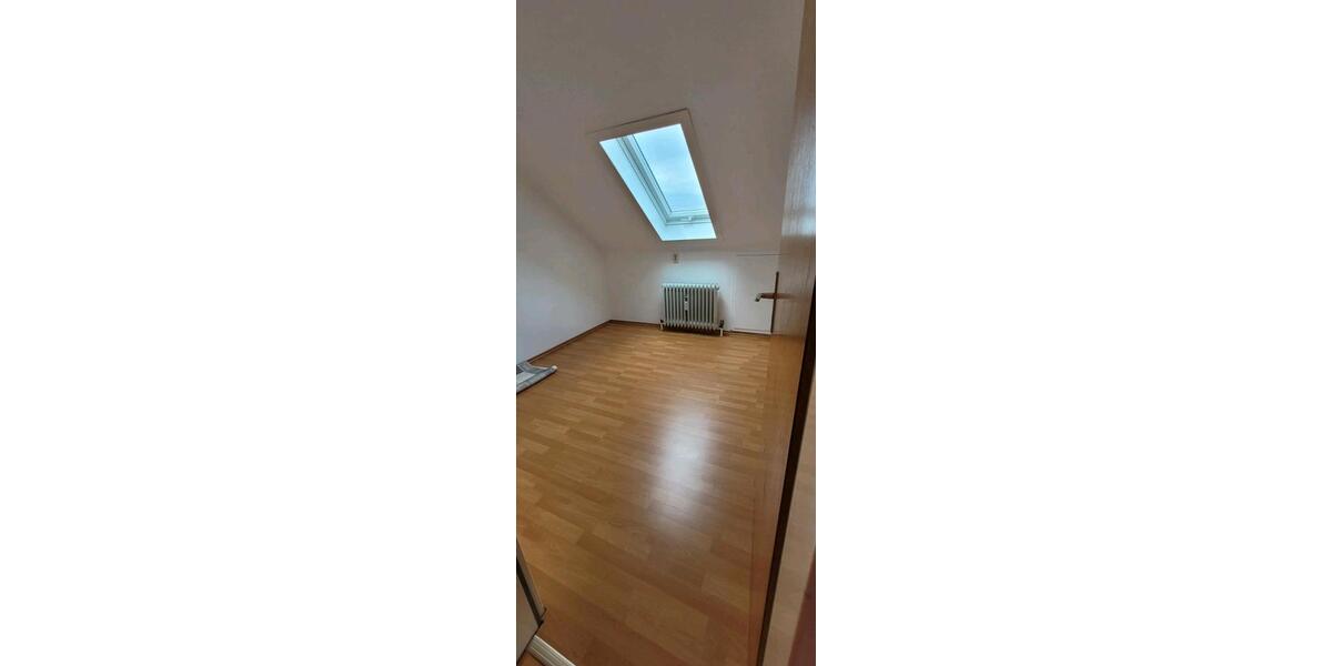 Dachgeschoßwohnung Leonberg - 3 Zimmer, 70 m&sup2;, 800&euro; | Angebot:25892366