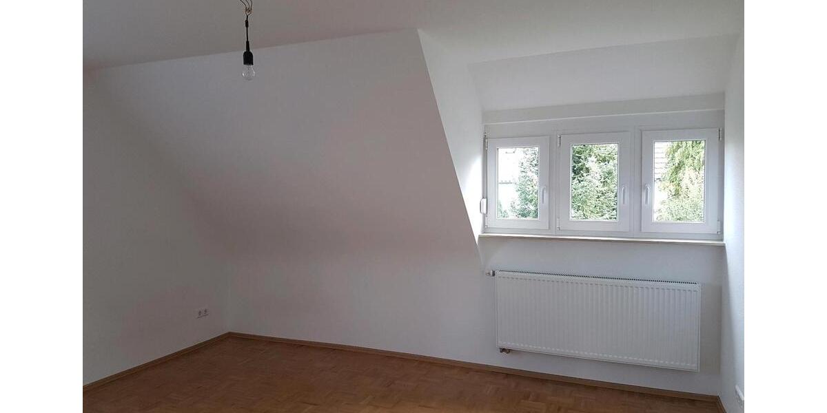 Dachgeschoßwohnung Stuttgart Vaihingen - 3 Zimmer, 64 m&sup2;, 1.100&euro; | Angebot:27570032