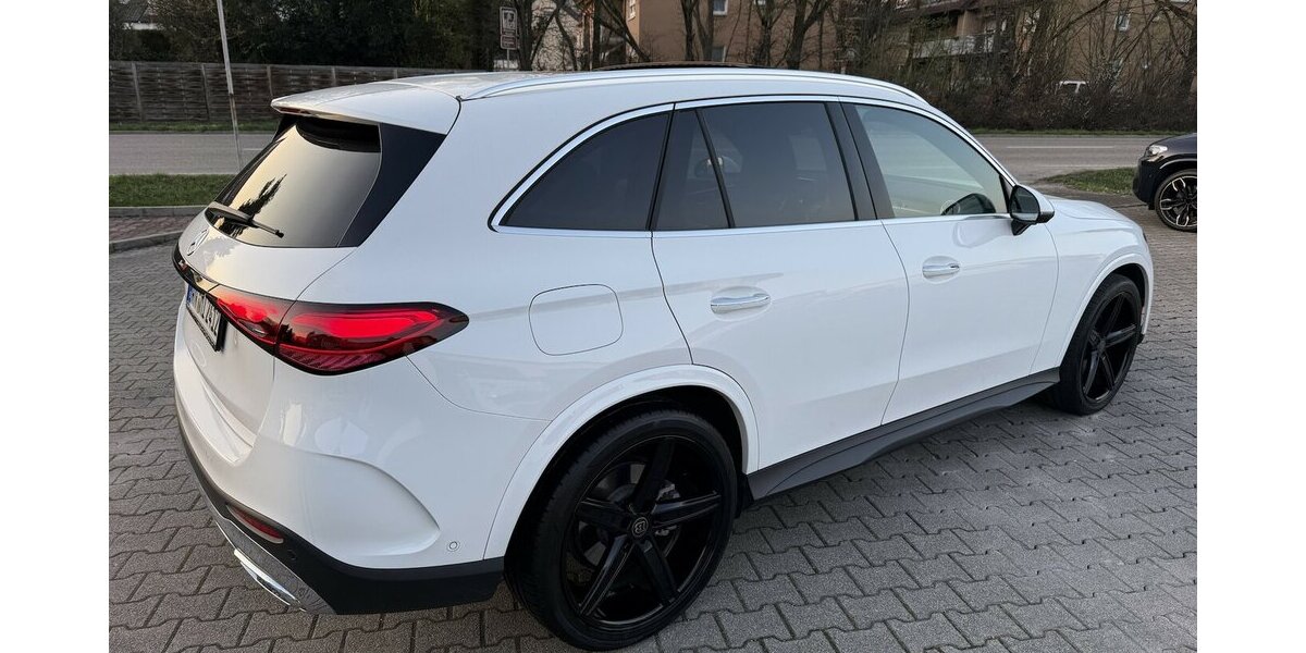 Mercedes-Benz GLC 200 AMG Line 4Matic*Panorama,Leder,LED,* 11.800 km 53.999 &euro; Schorndorf 73614