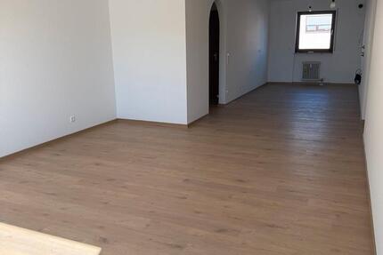 Wohnung Leonberg - 3 Zimmer, 80 m&sup2;, 1.360&euro; | Angebot:27571600