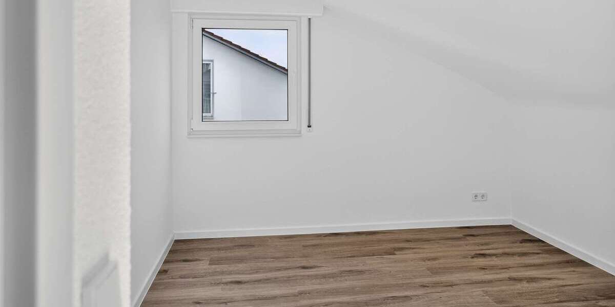 Erstbezug nach Kernsanierung – Moderne 3-Zimmer-Dachgeschosswohnung mit EBK & Fußbodenheizung - Dachgeschoßwohnung Kornwestheim | Angebot:27190944