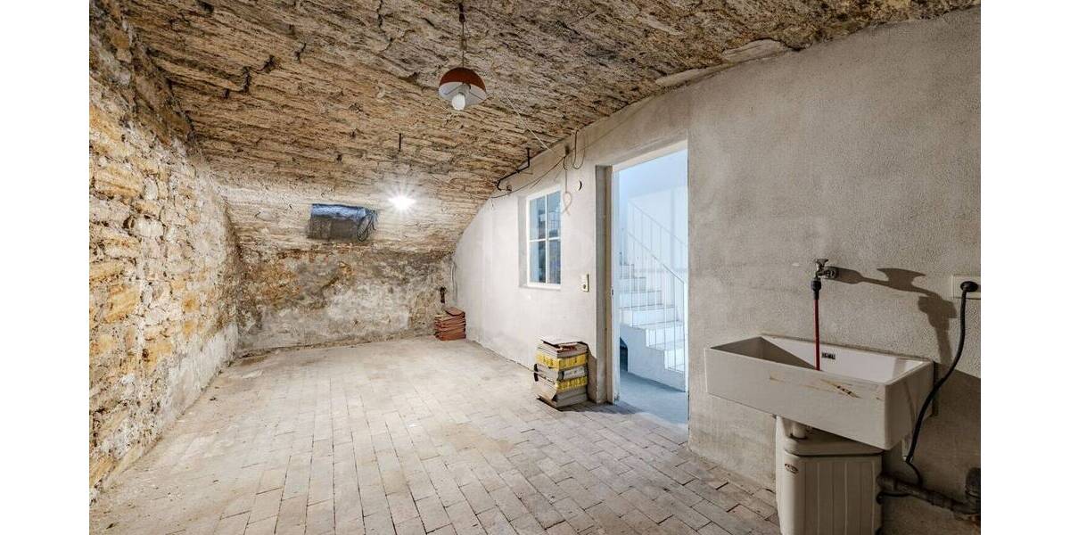 Mehrfamilienhaus, Wohnhaus Stuttgart Bad Cannstatt - 8 Zimmer, 105 m&sup2;, 698.000&euro; | Angebot:25690119