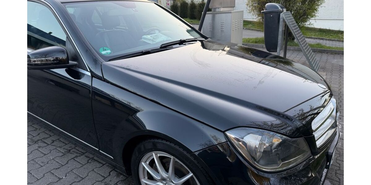 Mercedes-Benz 200 157.000 km 12.900 &euro; Ludwigsburg 71634