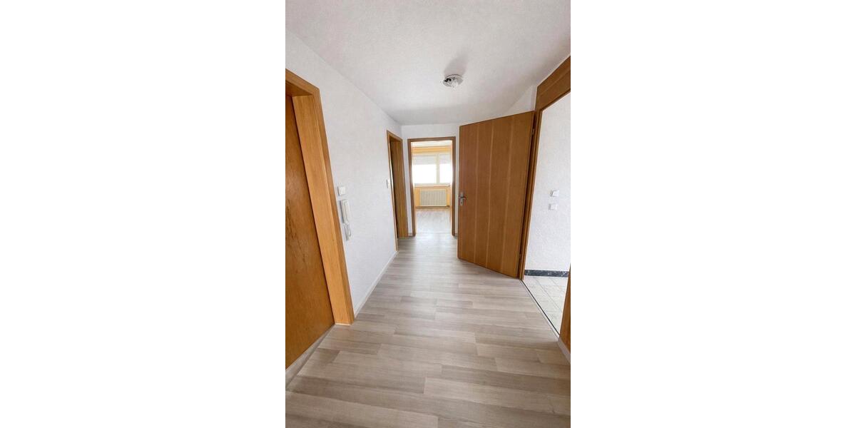 Dachgeschoßwohnung Oberstenfeld - 3 Zimmer, 72 m&sup2;, 1.000&euro; | Angebot:25781832