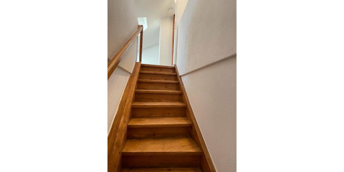 Etagenwohnung Weinstadt - 4 Zimmer, 80 m&sup2;, 1.450&euro; | Angebot:25569297