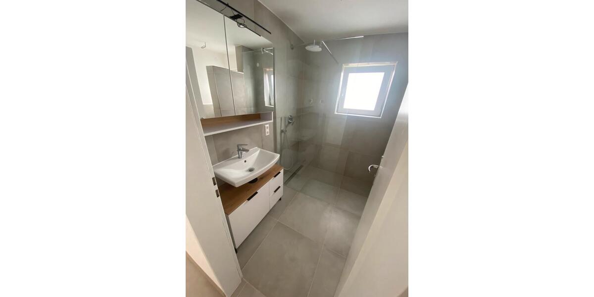 Etagenwohnung Freiberg am Neckar - 3 Zimmer, 80 m&sup2;, 1.270&euro; | Angebot:27568138