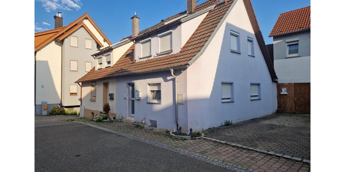 Doppelhaushälfte Brackenheim - 4 Zimmer, 148 m&sup2;, 310.000&euro; | Angebot:27202309