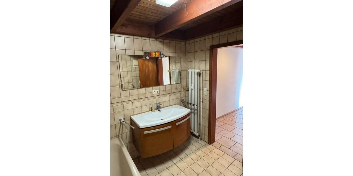 Dachgeschoßwohnung Fellbach - 4 Zimmer, 96 m&sup2;, 1.400&euro; | Angebot:26386662
