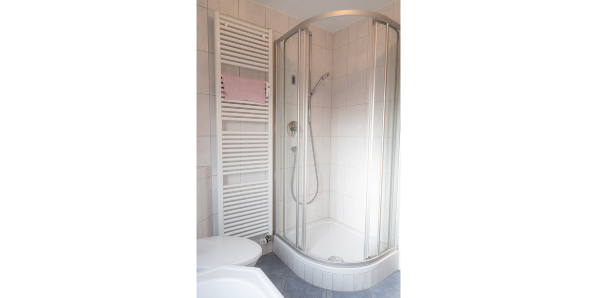 Sonnige Dachgeschoss-Oase mit PV-Anlage und Balkon - Etagenwohnung Schorndorf | Angebot:26548615