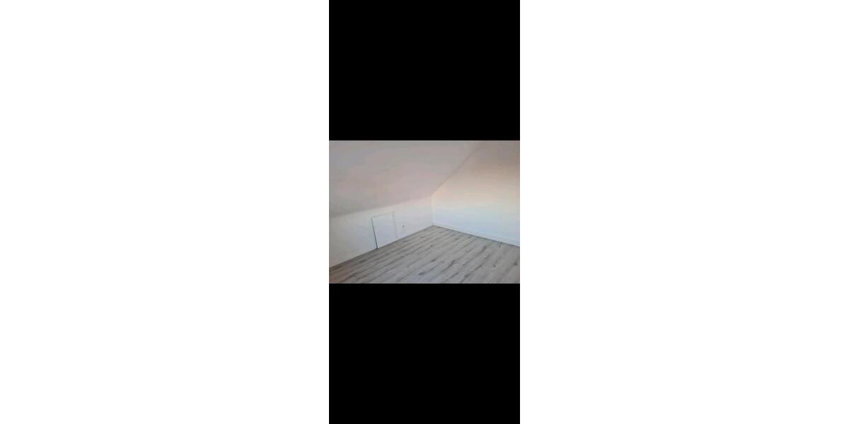 Dachgeschoßwohnung Asperg - 3 Zimmer, 75 m&sup2;, 1.100&euro; | Angebot:27544679