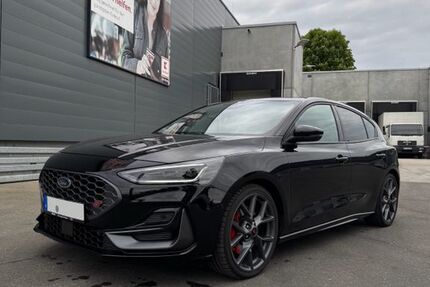 Ford Focus 32.800 km 28.500 &euro; Ditzingen 71254