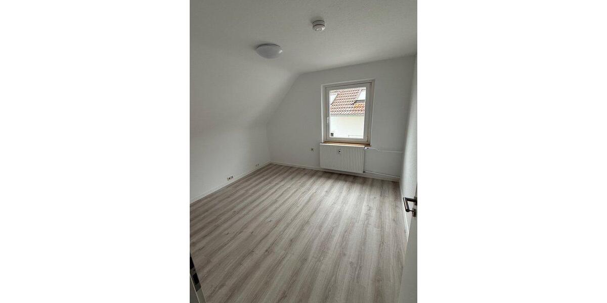 Dachgeschoßwohnung Löchgau - 4 Zimmer, 75 m&sup2;, 950&euro; | Angebot:27542674