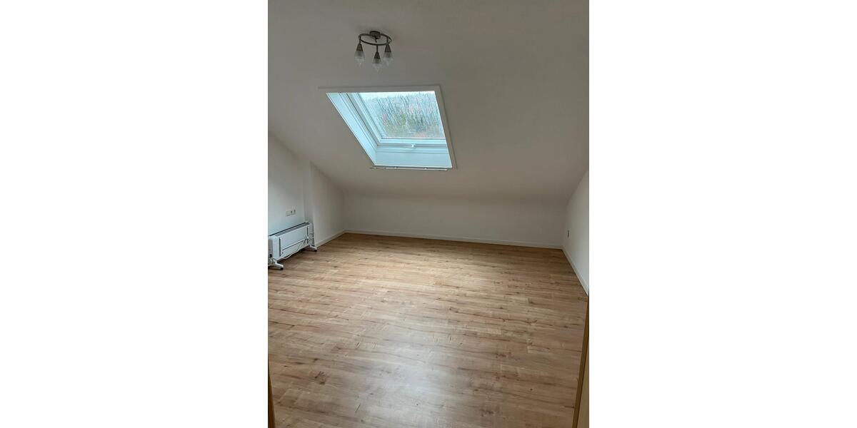 Dachgeschoßwohnung Berglen - 3 Zimmer, 80 m&sup2;, 1.030&euro; | Angebot:26420792