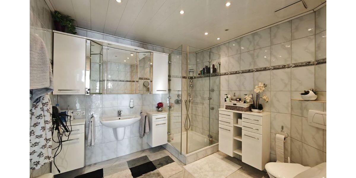 Starke Kapitalanlage - 5-Familienhaus mit Ausbaupotential - Mehrfamilienhaus, Wohnhaus Tiefenbronn | Angebot:24568753