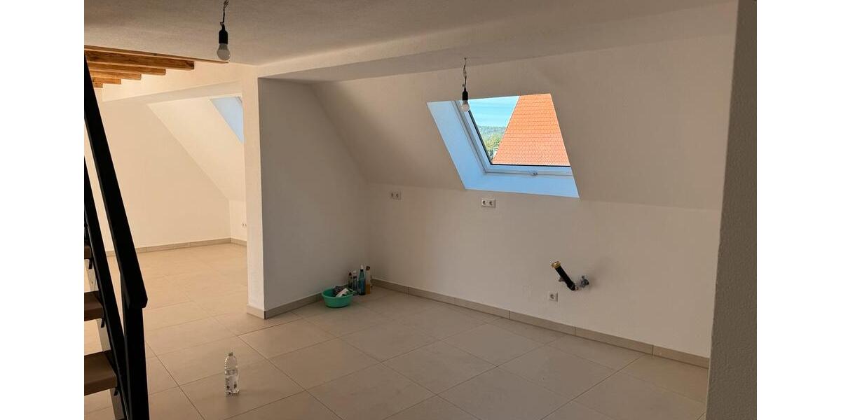 Dachgeschoßwohnung Schorndorf - 4 Zimmer, 100 m&sup2;, 1.350&euro; | Angebot:27569571