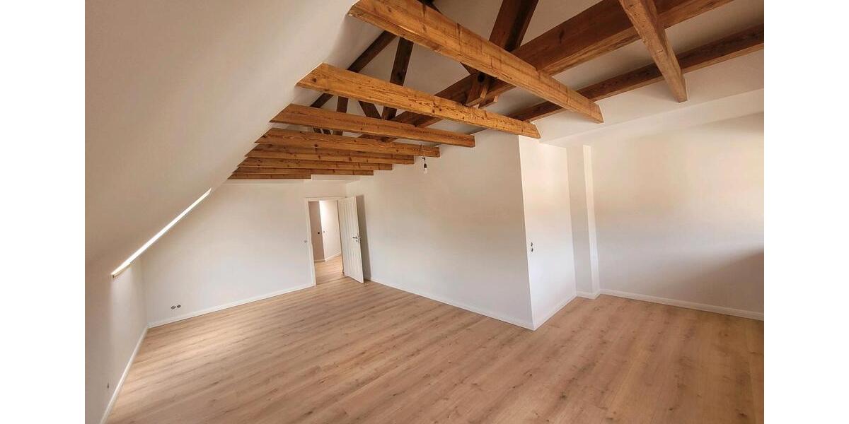 Dachgeschoßwohnung Winterbach - 4 Zimmer, 142 m&sup2;, 1.500&euro; | Angebot:25963187