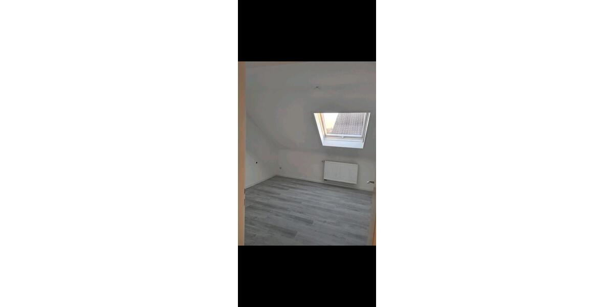 Dachgeschoßwohnung Asperg - 3 Zimmer, 75 m&sup2;, 1.100&euro; | Angebot:27544679