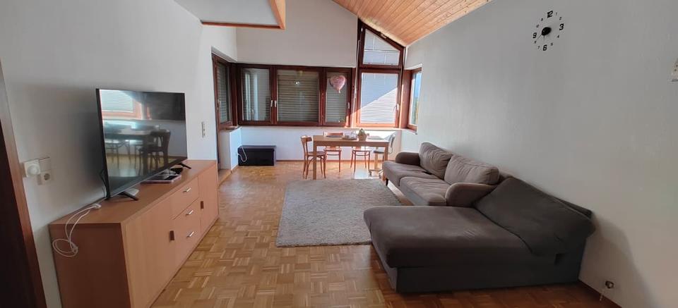 Dachgeschoßwohnung Stuttgart Feuerbach - 2.5 Zimmer, 75 m&sup2;, 1.010&euro; | Angebot:26237150