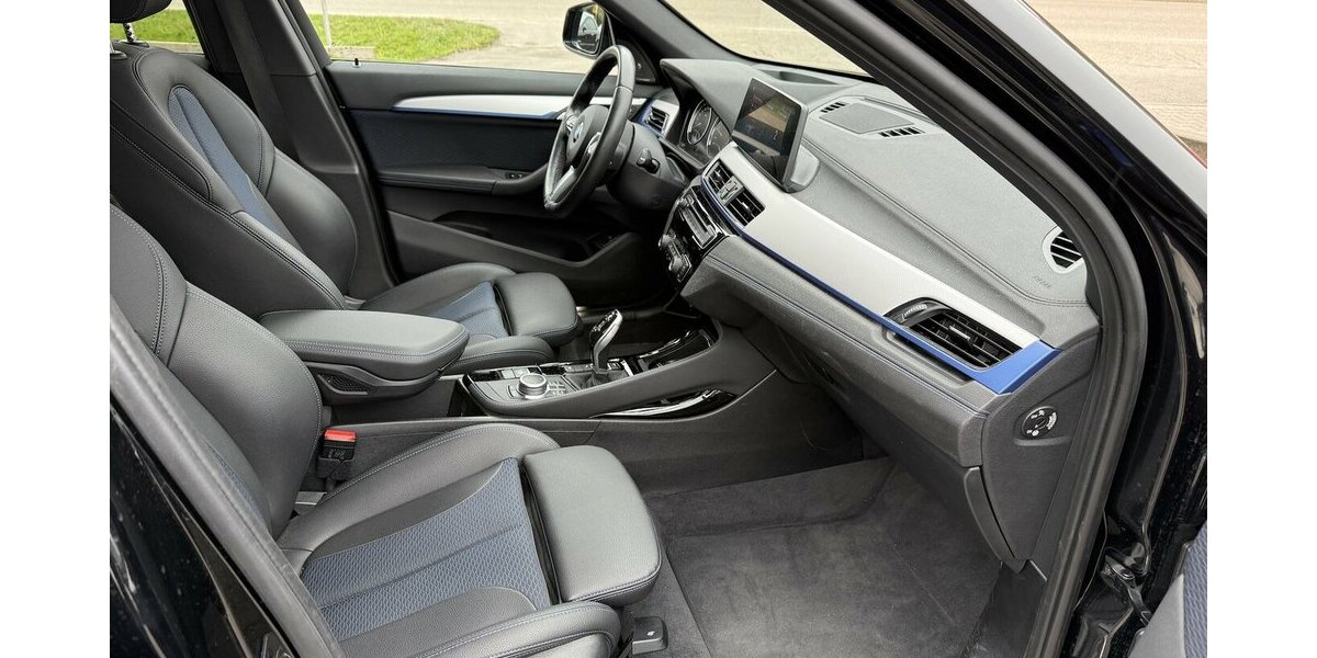 BMW X1 2.0i xDrive M Sportpaket LED,Navi,AHK* 19.000 km 33.650 &euro; Schorndorf 73614