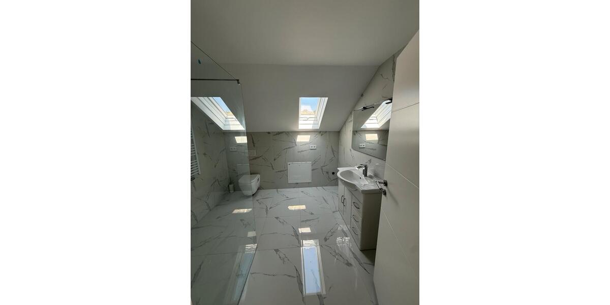 Etagenwohnung Kirchheim am Neckar - 4 Zimmer, 102 m&sup2;, 1.100&euro; | Angebot:27550072