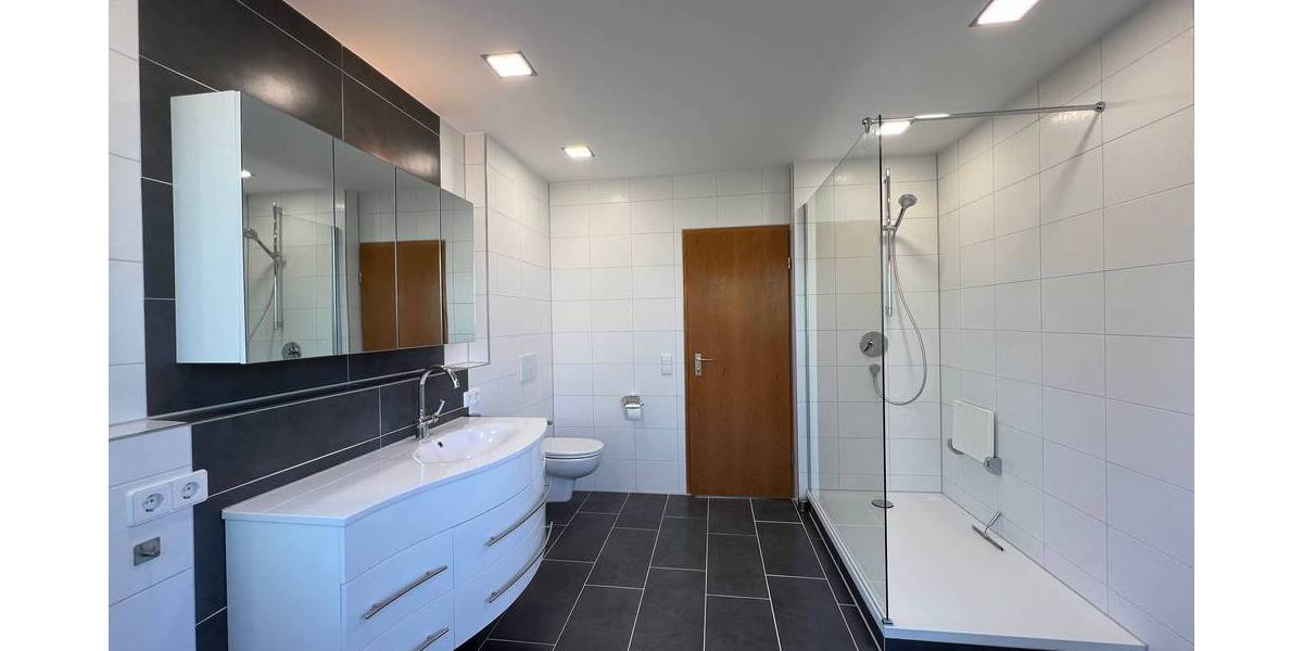 Einfamilienhaus Schwieberdingen - 8 Zimmer, 202 m&sup2;, 950.000&euro; | Angebot:25706113