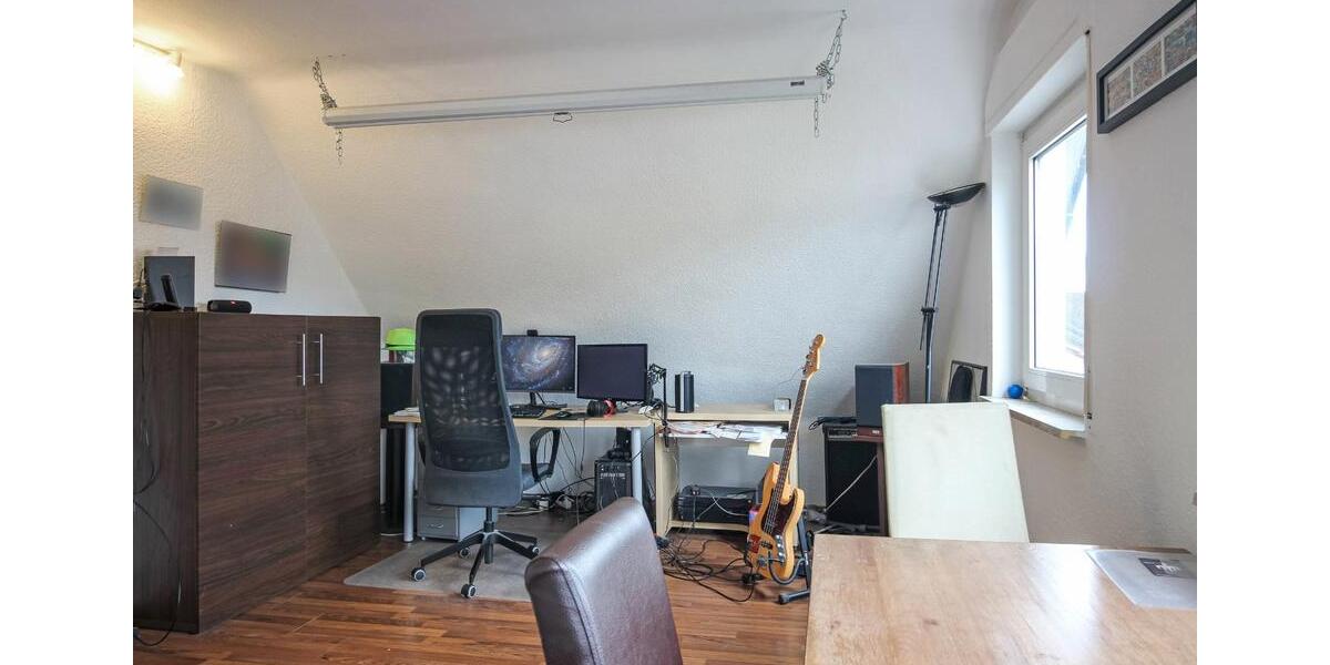 Dachgeschoßwohnung Stuttgart Zuffenhausen - 3 Zimmer, 63 m&sup2;, 1.100&euro; | Angebot:26163347