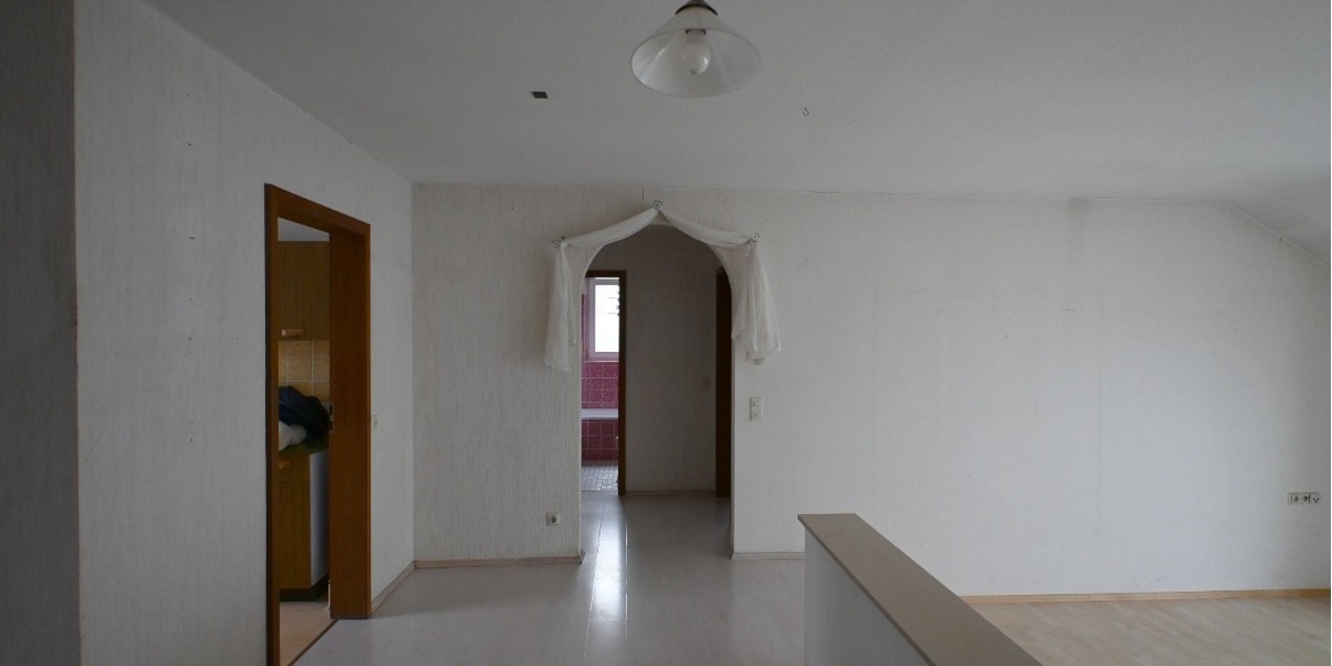 Einziehen, gestalten, wohlfühlen – Ihr Zuhause mit Schlossblick - Dachgeschoßwohnung Vaihingen | Angebot:24862389