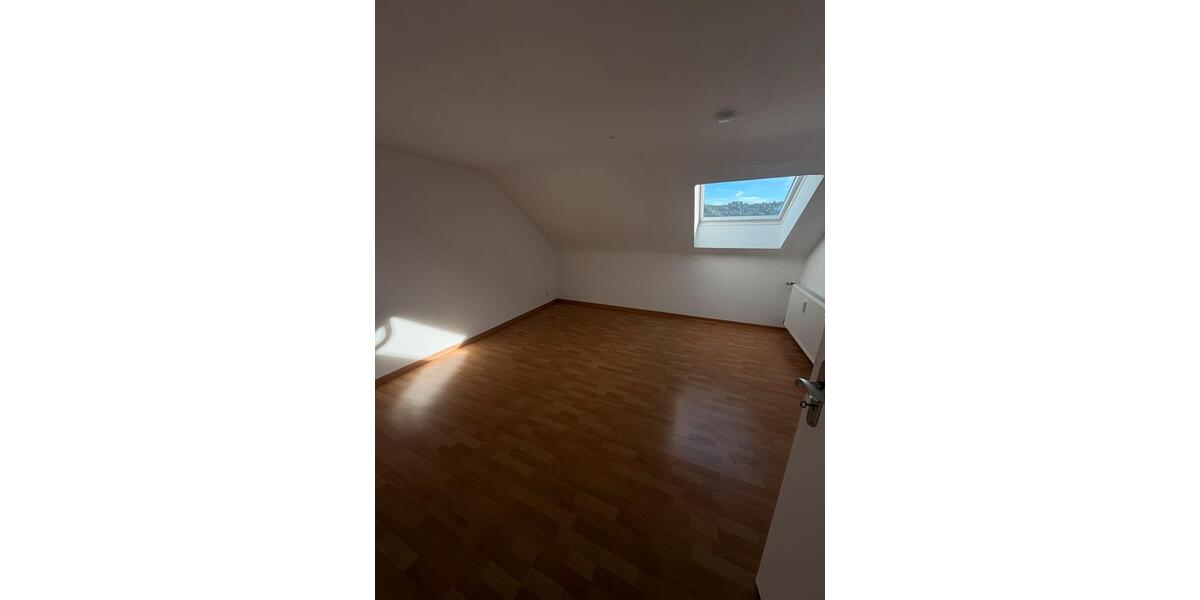 Dachgeschoßwohnung Remshalden - 4 Zimmer, 78 m&sup2;, 1.050&euro; | Angebot:27553315