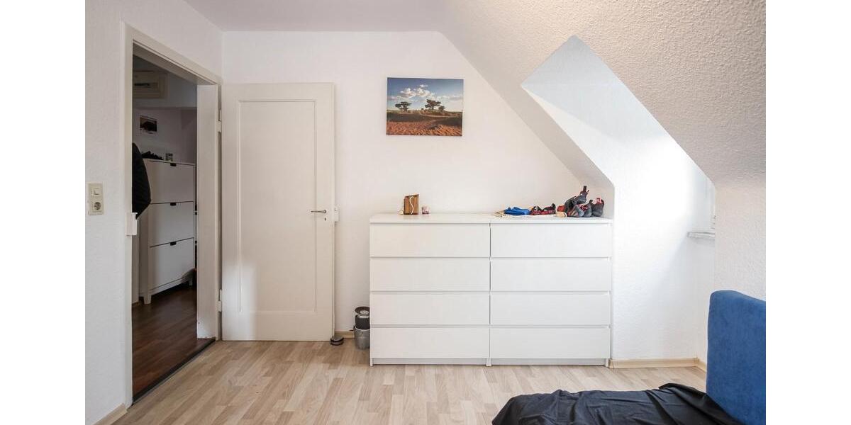 Dachgeschoßwohnung Stuttgart Zuffenhausen - 3 Zimmer, 63 m&sup2;, 1.100&euro; | Angebot:26163347