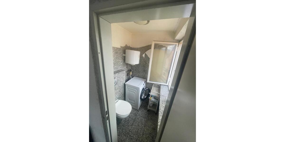 Dachgeschoßwohnung Stuttgart Stuttgart-Süd - 2 Zimmer, 63 m&sup2;, 975&euro; | Angebot:25098826