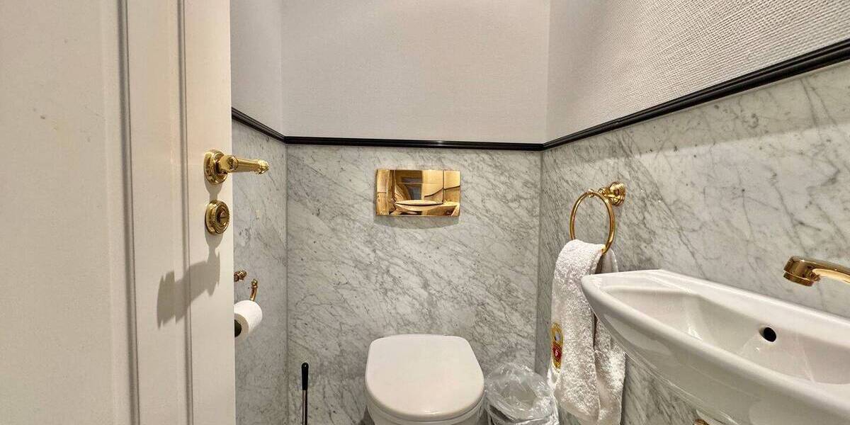 Etagenwohnung Stuttgart Mitte - 5 Zimmer, 130 m&sup2;, 2.700&euro; | Angebot:25704679