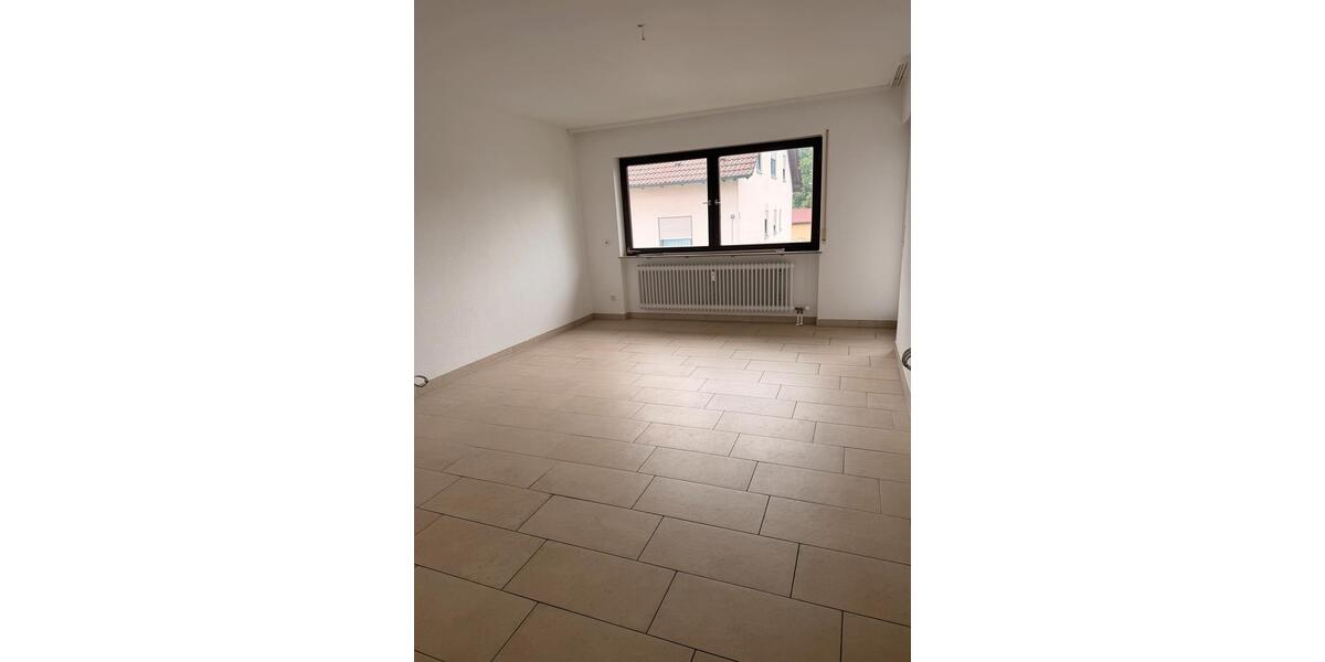 Etagenwohnung Schorndorf - 3 Zimmer, 100 m&sup2;, 550&euro; | Angebot:27554105