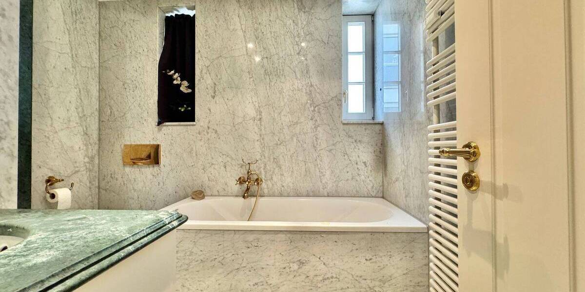 Etagenwohnung Stuttgart Mitte - 5 Zimmer, 130 m&sup2;, 2.700&euro; | Angebot:25704679