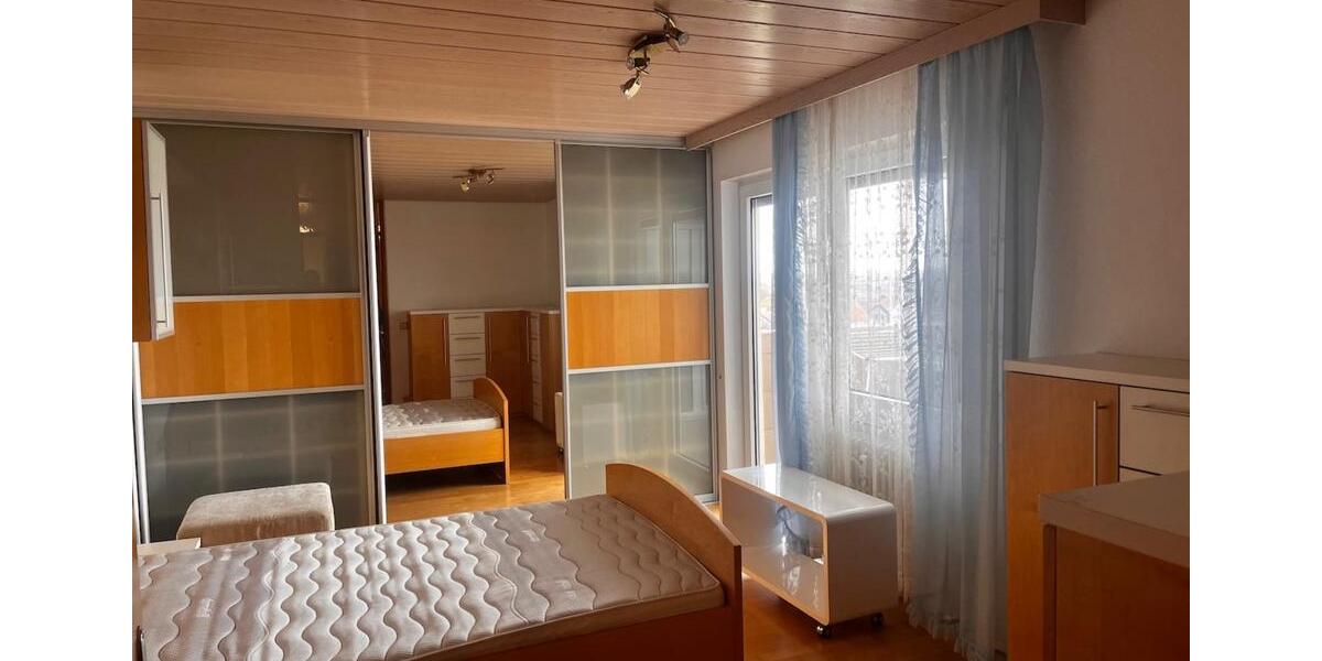 Etagenwohnung Sachsenheim - 2.5 Zimmer, 70 m&sup2;, 1.050&euro; | Angebot:25931289