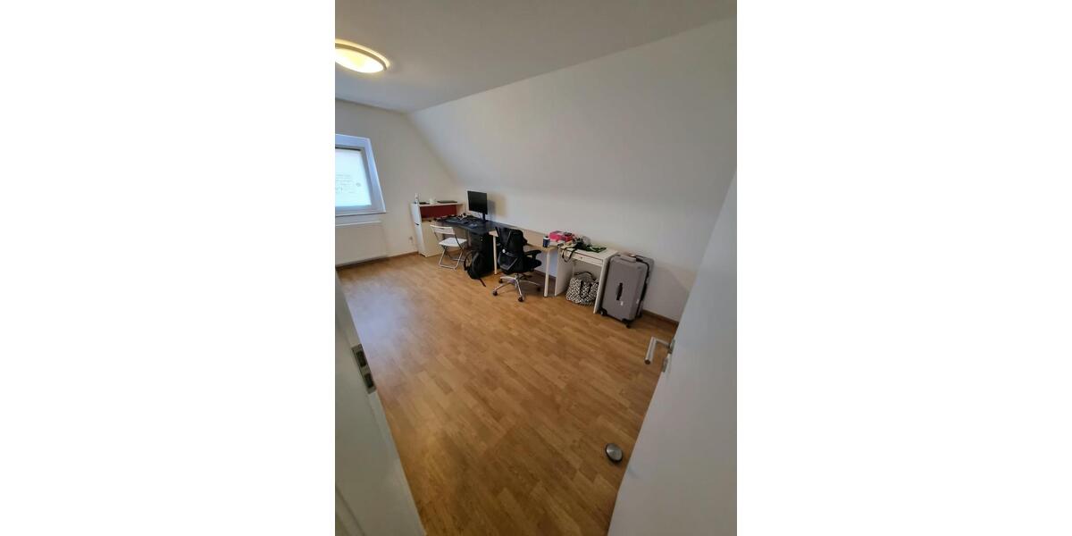 Dachgeschoßwohnung Kornwestheim - 3.5 Zimmer, 68 m&sup2;, 780&euro; | Angebot:27569564