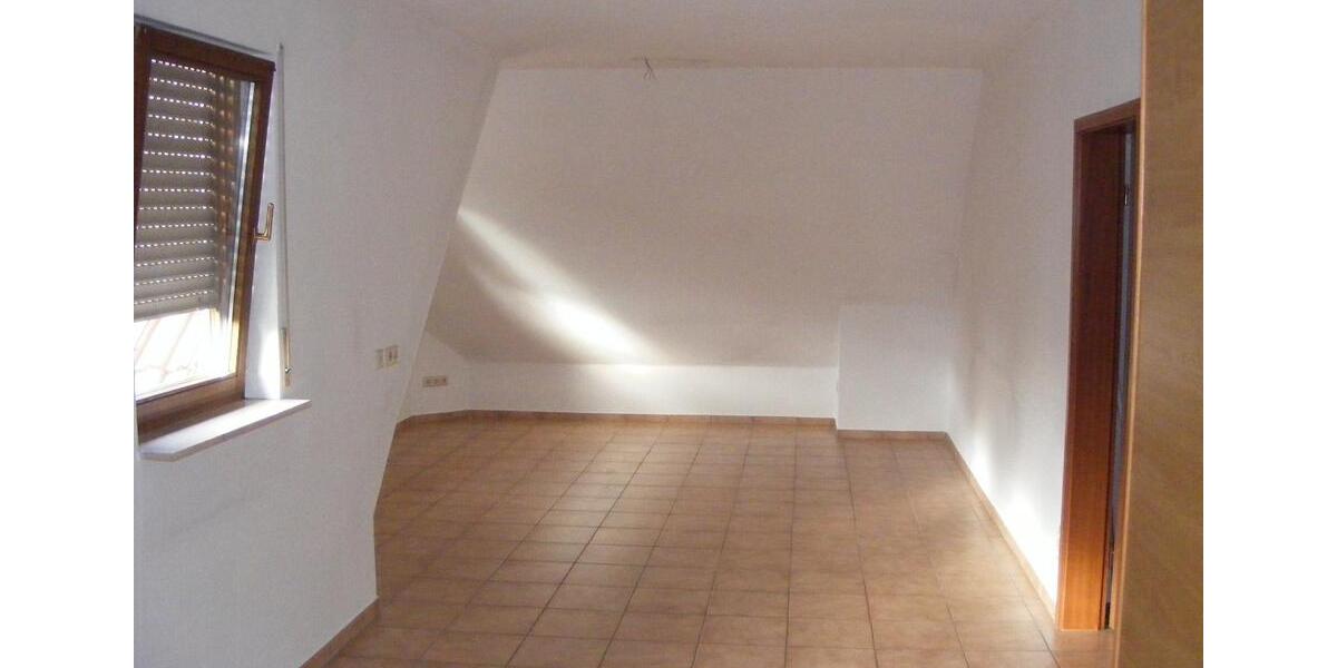 Dachgeschoßwohnung Mühlacker - 3 Zimmer, 72 m&sup2;, 770&euro; | Angebot:27576118