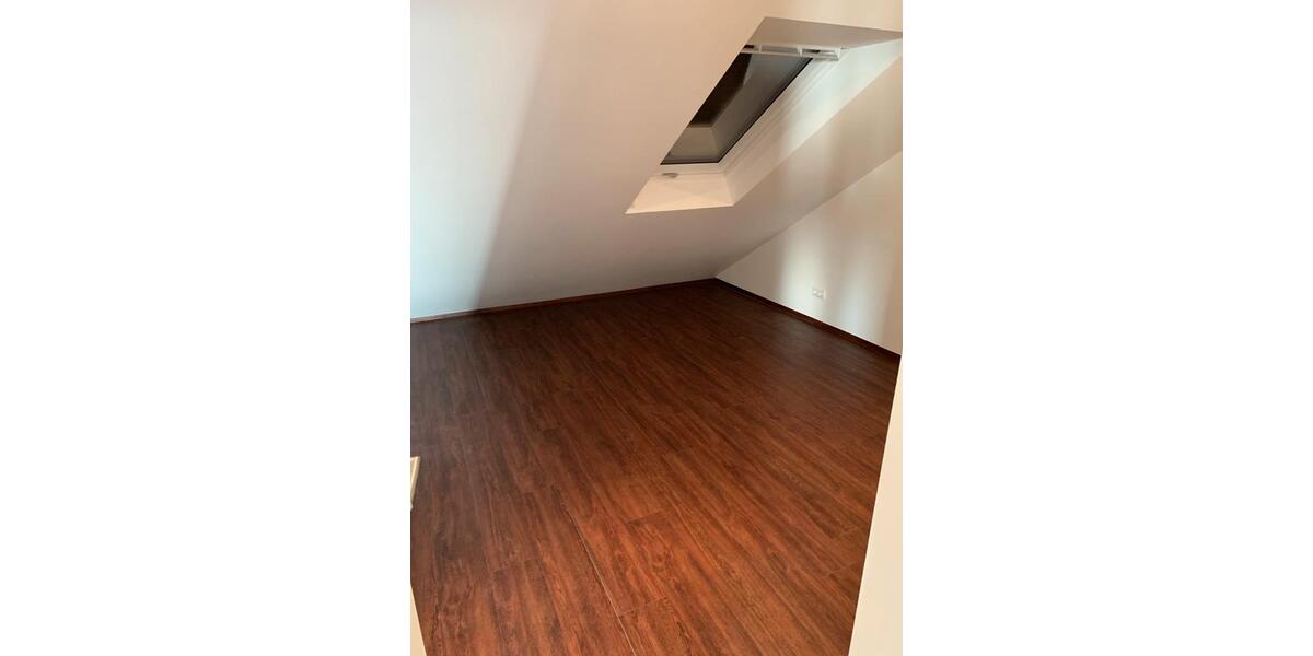 Dachgeschoßwohnung Stuttgart Bad Cannstatt - 3 Zimmer, 70 m&sup2;, 900&euro; | Angebot:27571595